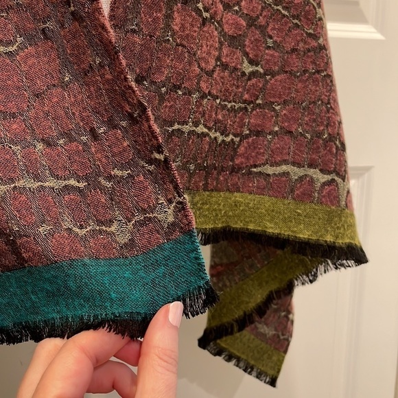 Marc Rozier Paris Print Scarf with Fringe Edges - Picture 3 of 12